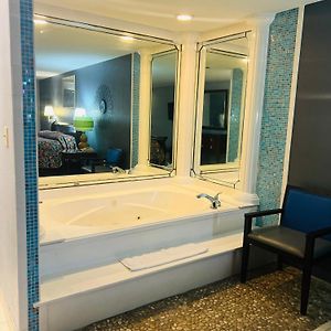 King Room Spa Bath